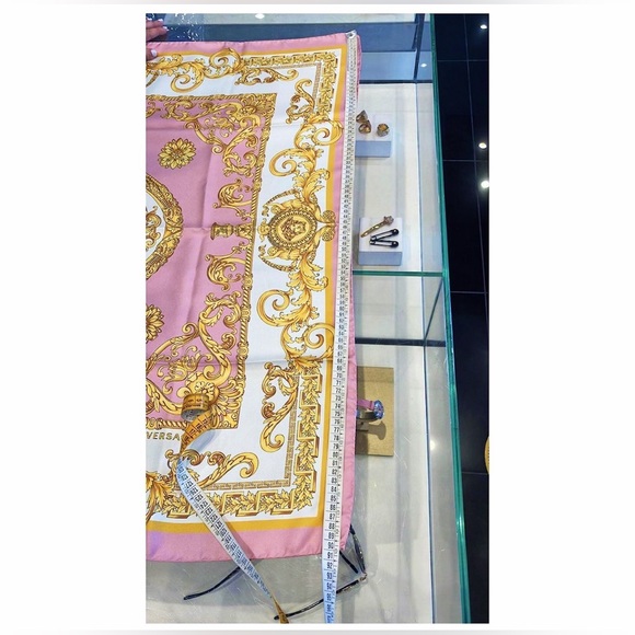Authentic Versace Baby Pink & Gold Baroque Medusa Palazzo XL Scarf / Wrap - Picture 10 of 13
